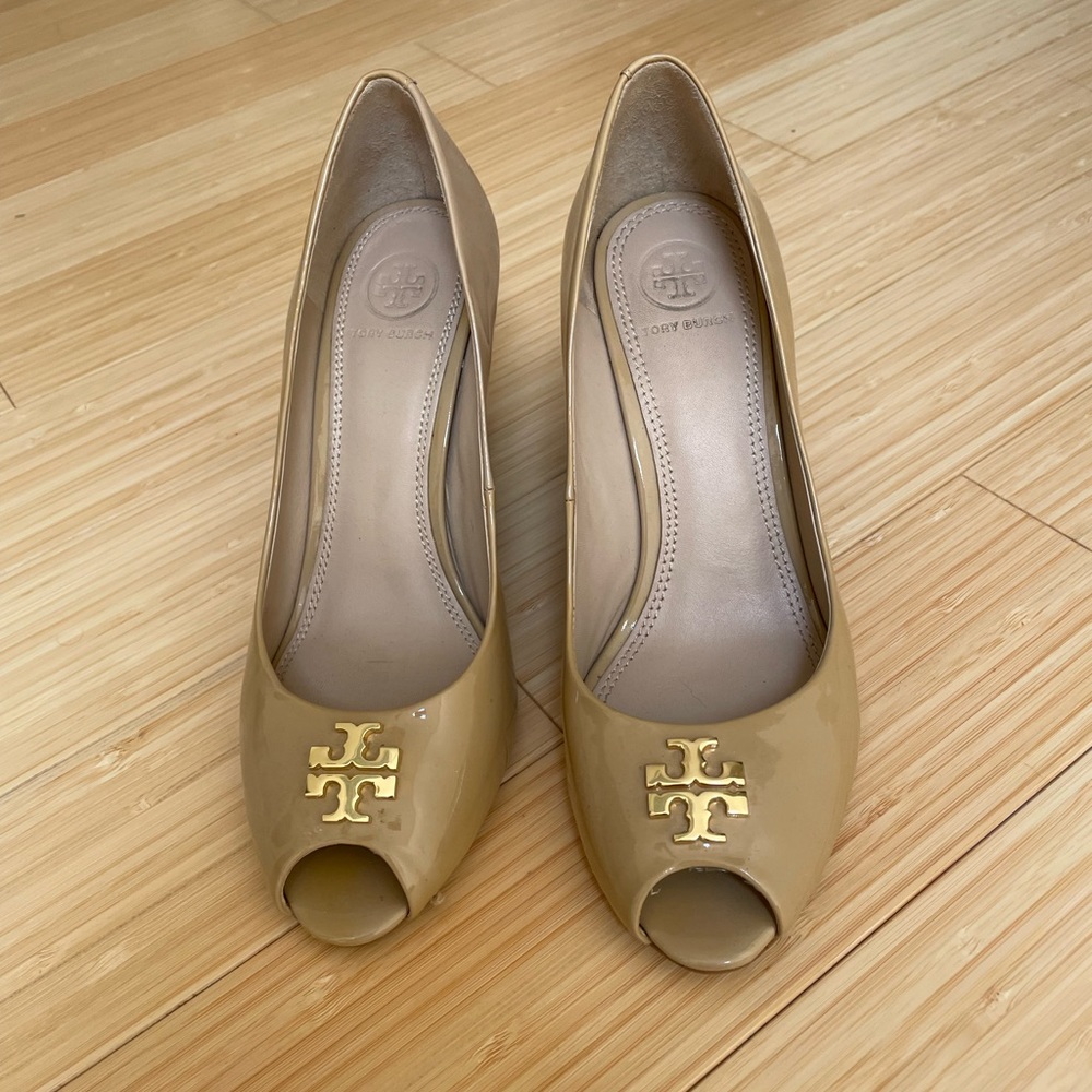 Tory Burch nude patent wedges